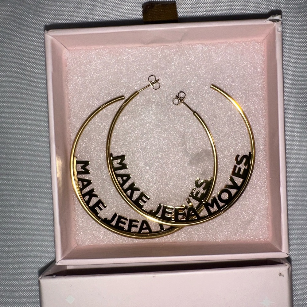 MAKE JEFA MOVES Gold Hoop Earrings